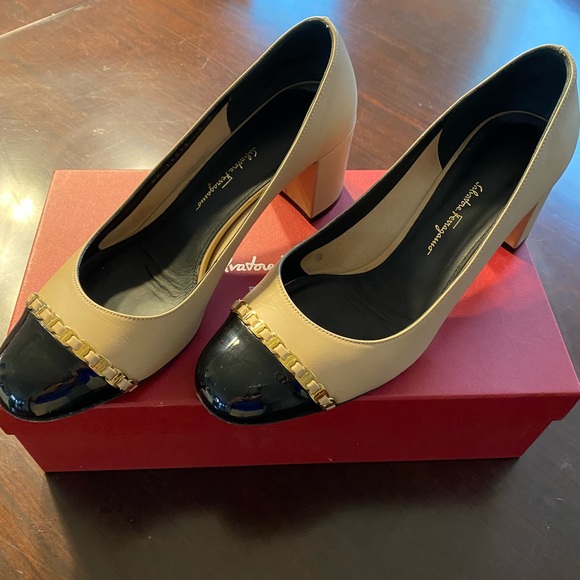 Salvatore Ferragamo low two-tone pumps - Picture 3 of 12